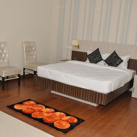 Hotel Krishna Mahal Thānesar Buitenkant foto